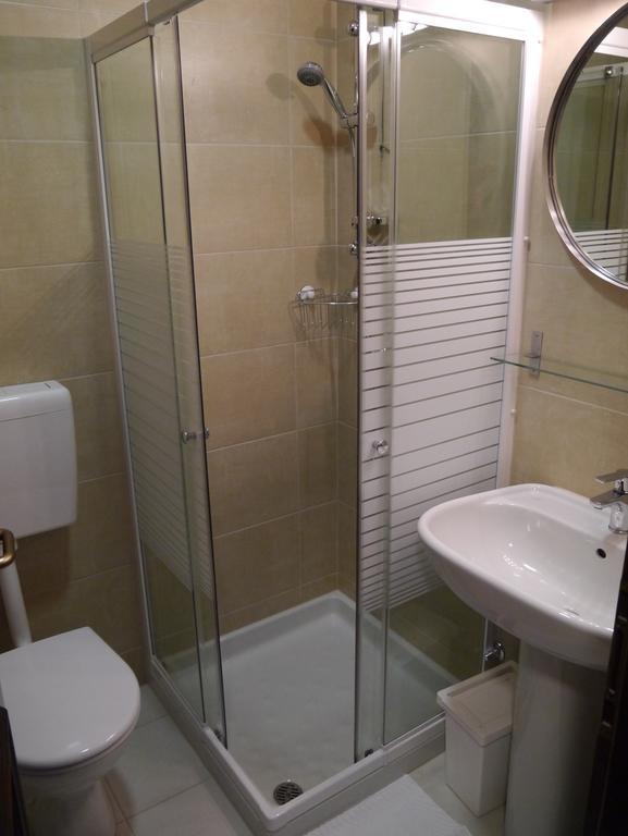 Boutique Hotel Barrel Sesvete Oda fotoğraf